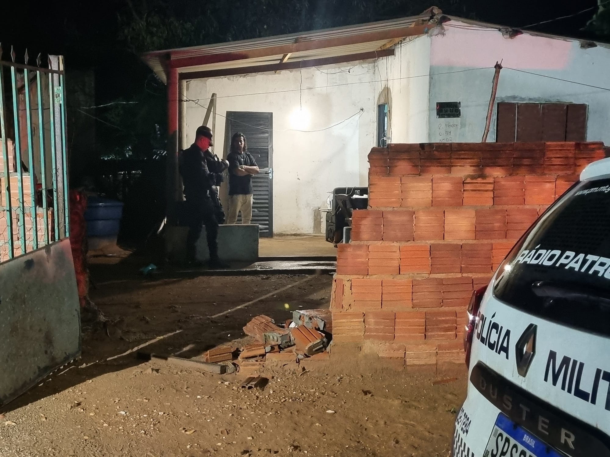Jovem é morto a tiros dentro do quarto e pai também é baleado, no bairro Novo Mato Grosso em Várzea Grande