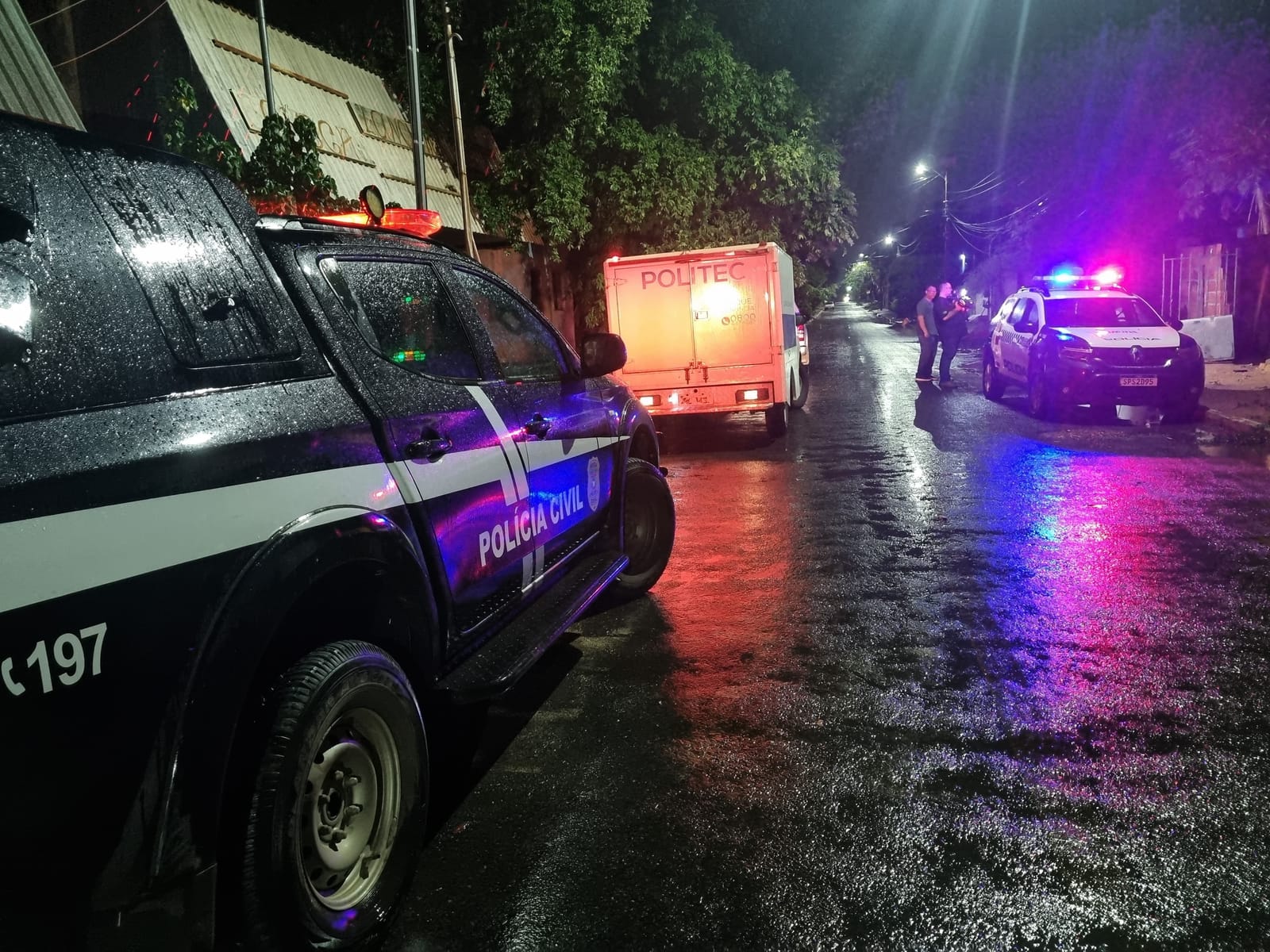 Jovem morto a tiros dentro do quarto em VG