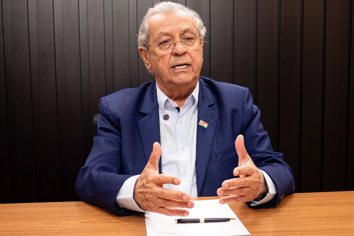 “Barões querem dominar MT, como um fazendão, e impor candidatos”