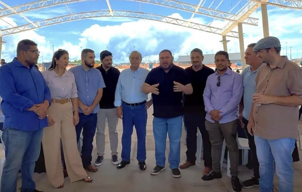 Senador Jayme Campos garante caminhão coletor de lixo para General Carneiro