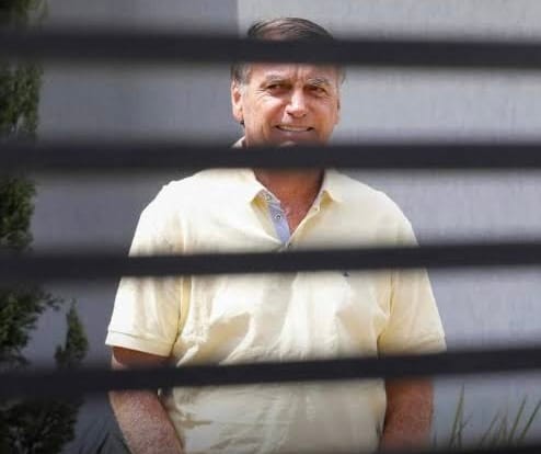 Moraes Rejeita Pedido e Mantém Bolsonaro na Prisão Preventiva