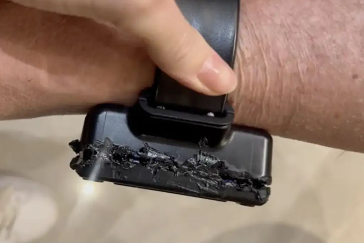 Bolsonaro diz à PF que tentou abrir a tornozeleira com ferro quente