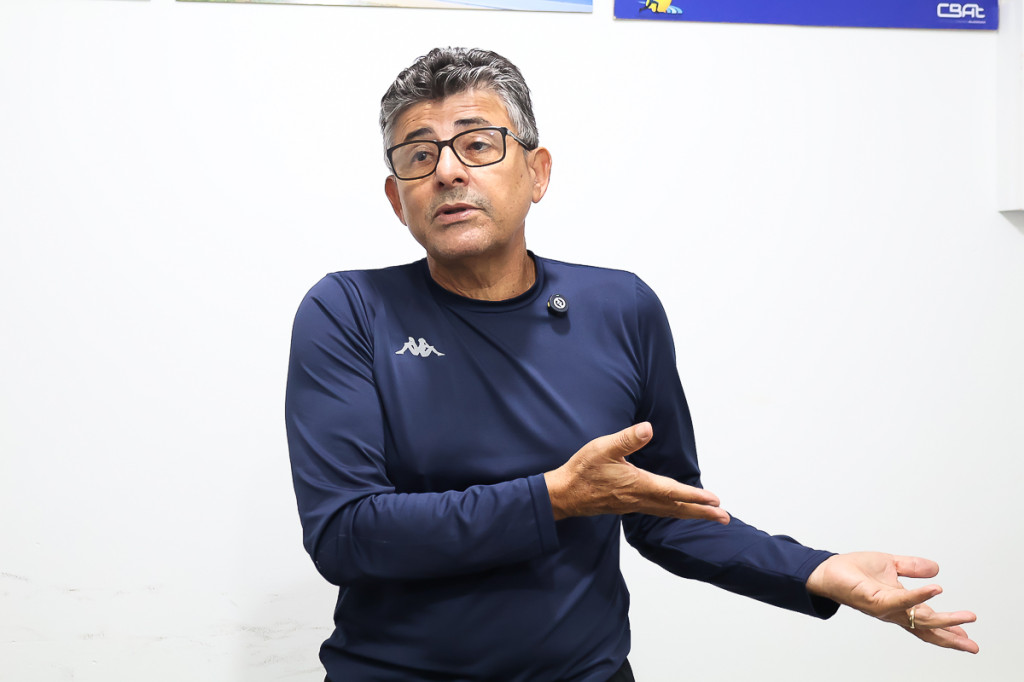 Professor Tomires Lopes