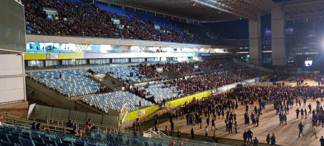 Milhares de fãs já lotam interior da Arena Pantanal para show do Guns – veja | RDNEWS