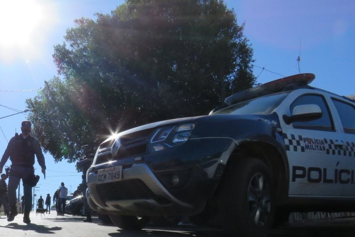 PM prende dois faccionados e recupera produtos roubados