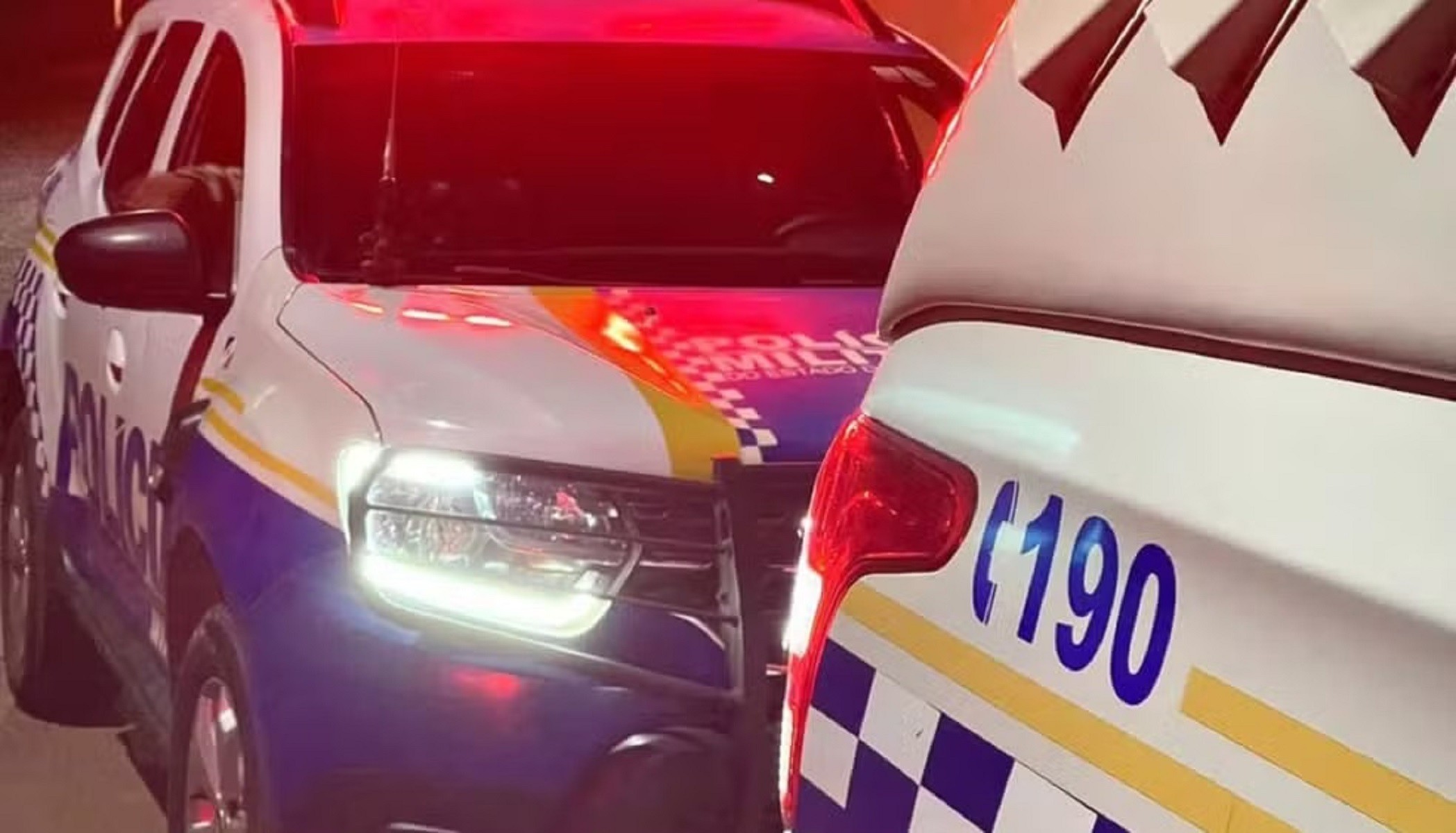 Homem é encontrado morto em quintal após tiroteio em Sítio Novo