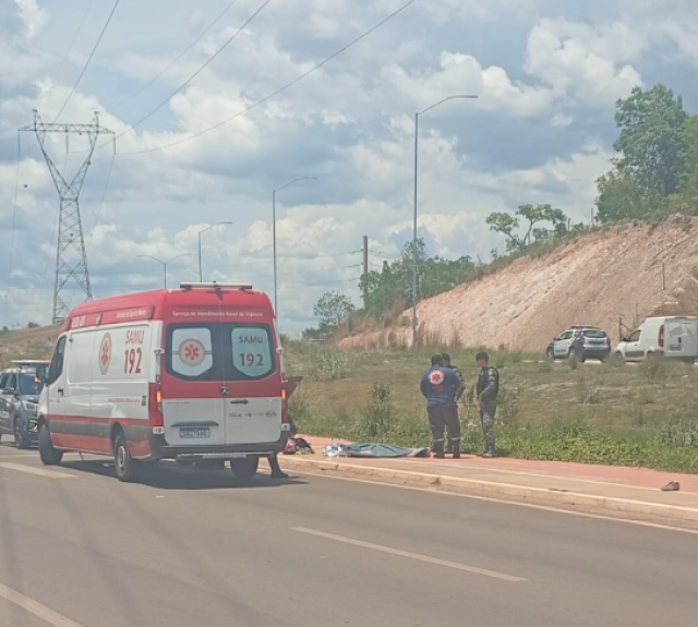 Homem morre ao perder controle de moto e bater em placa de trânsito | RDNEWS
