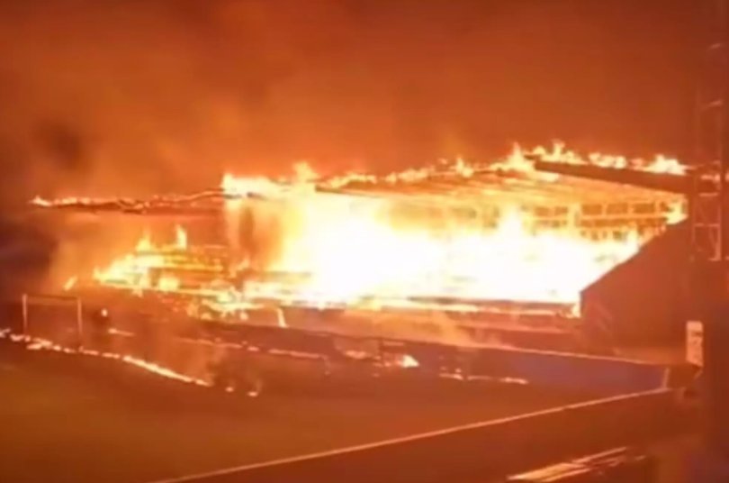 Aps time ser rebaixado, adolescentes incendeiam arquibancada do estdio | FOLHAMAX