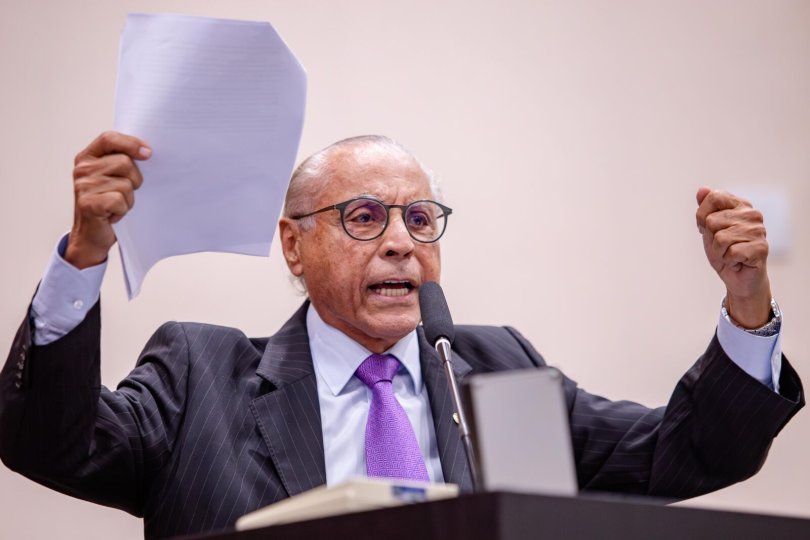 Aos 79 anos, deputado esbanja vitalidade | FOLHAMAX