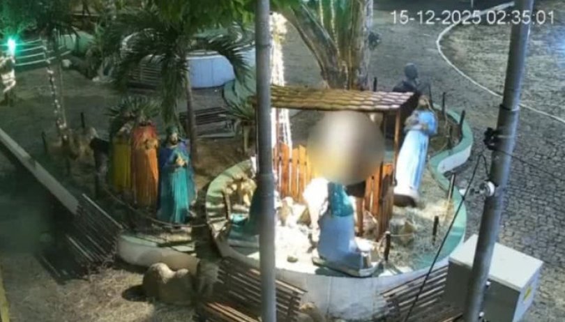 Mulher invade prespio, destri santo e termina presa | FOLHAMAX