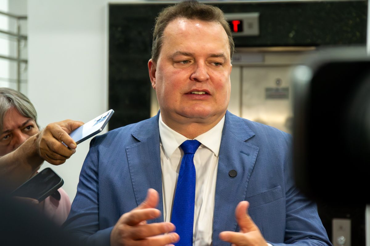 Max diz que Natasha desistiu do Senado e agora distorce os fatos
