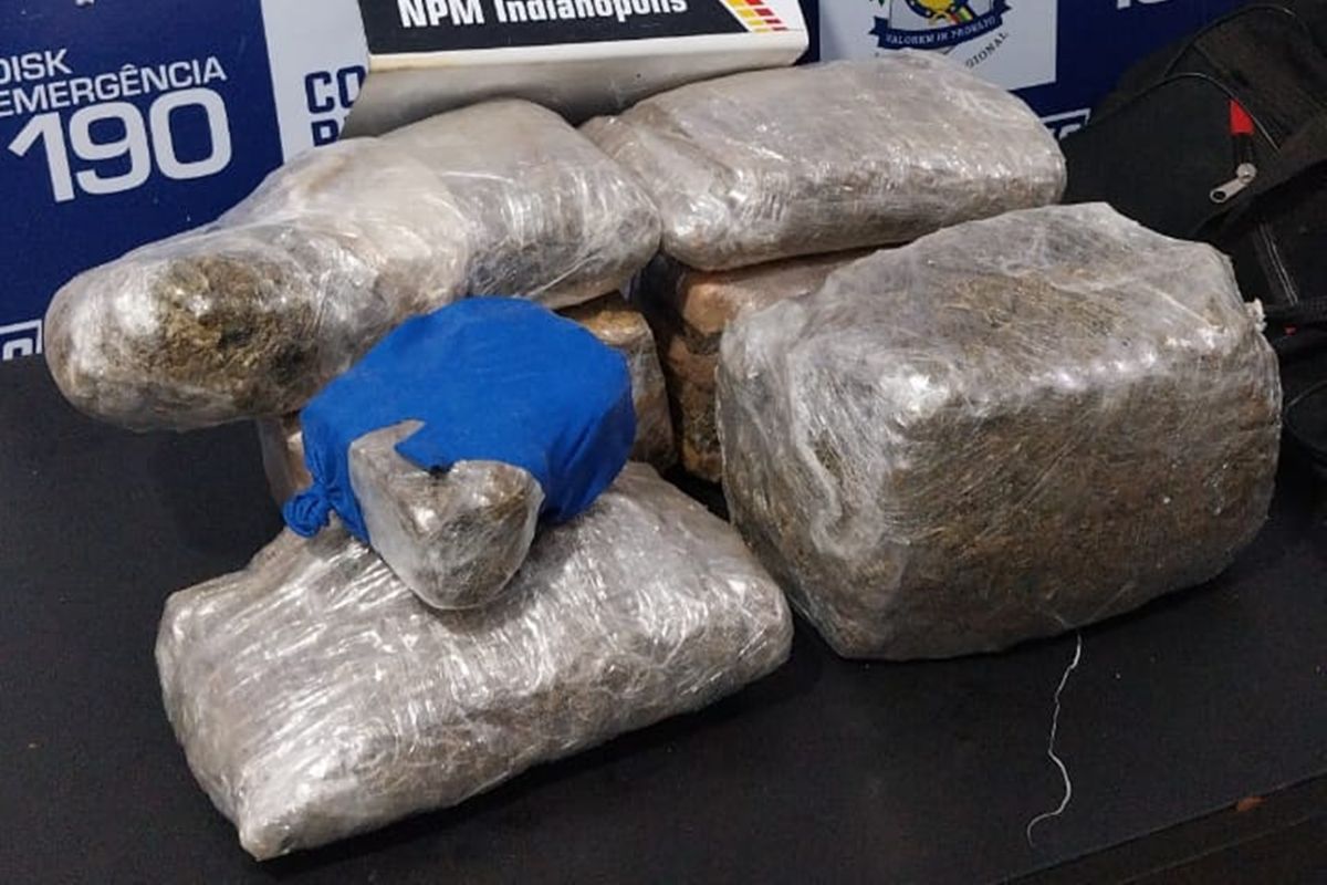 PM apreende dez quilos de supermaconha e prende homem