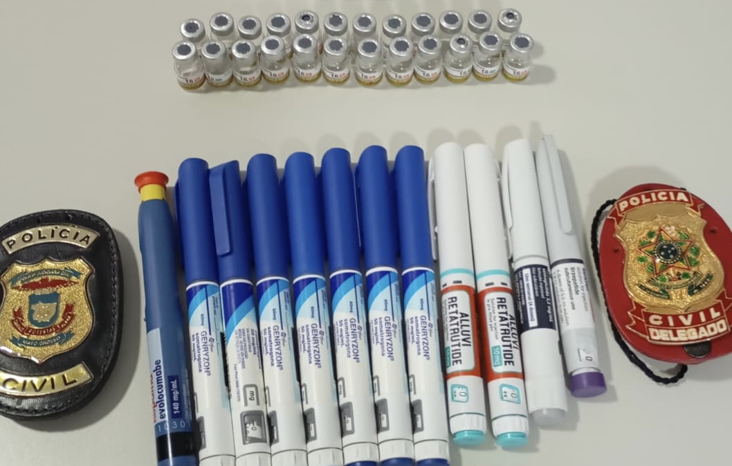 Medicamentos irregulares são apreendidos em clínica de Barra do Garças.