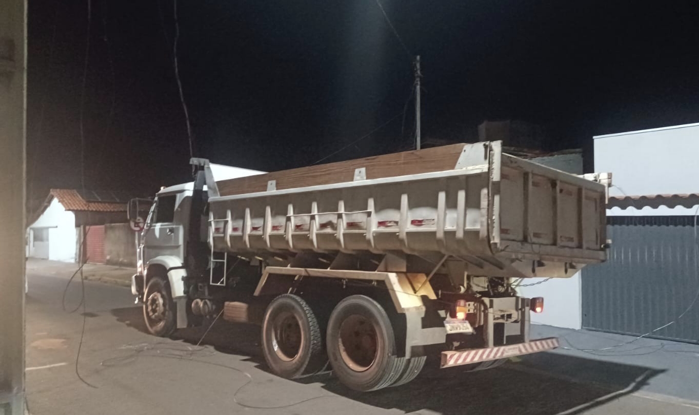Polícia militar prende suspeito de furtar caminhão em pontal do araguaia
