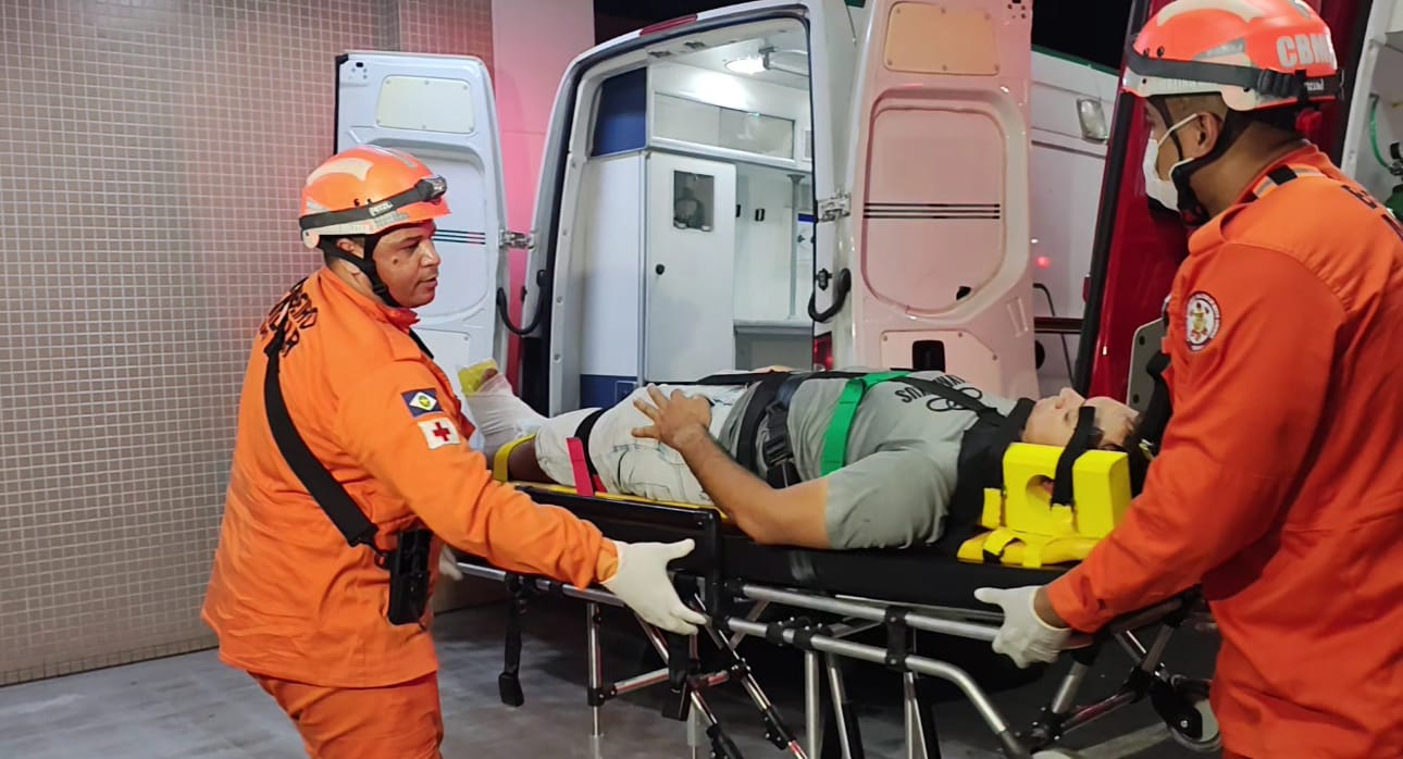 MOTOCICLISTA FICA FERIDO APÓS ATROPELAR CACHORRO NA BR-364, EM CUIABÁ; BOMBEIROS PRESTAM OS PRIMEIROS SOCORROS