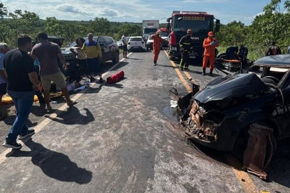 Bebê e mais cinco ficam feridos em acidente na Estrada da Guia