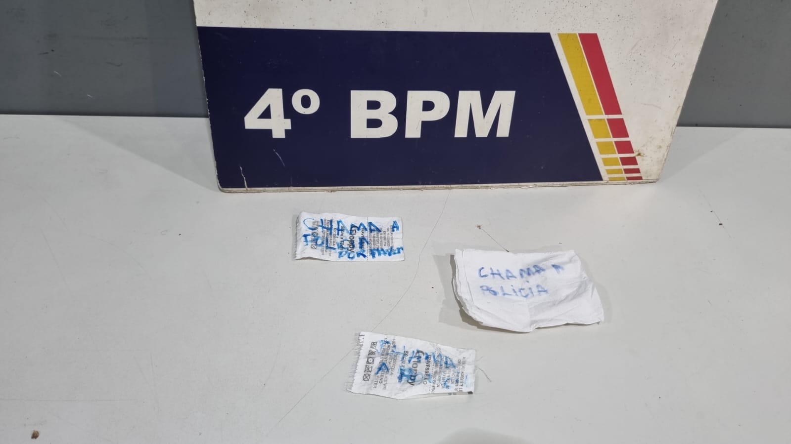 MULHER JOGA BILHETE POR CIMA DO MURO E É RESGATADA APÓS TRÊS DIAS DE TORTURA