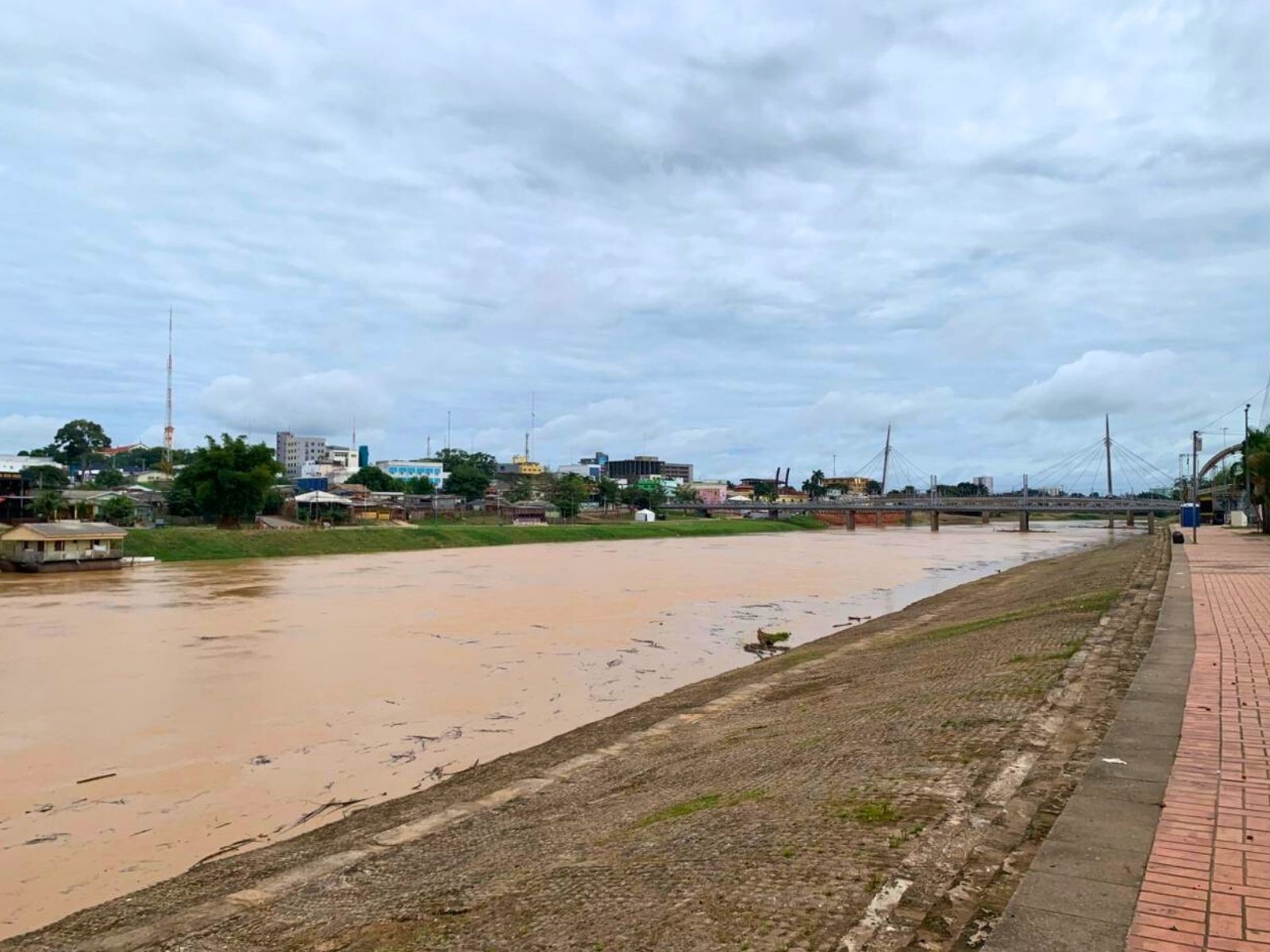 Nível do Rio Acre sobe mais de 4 metros em uma semana na capital