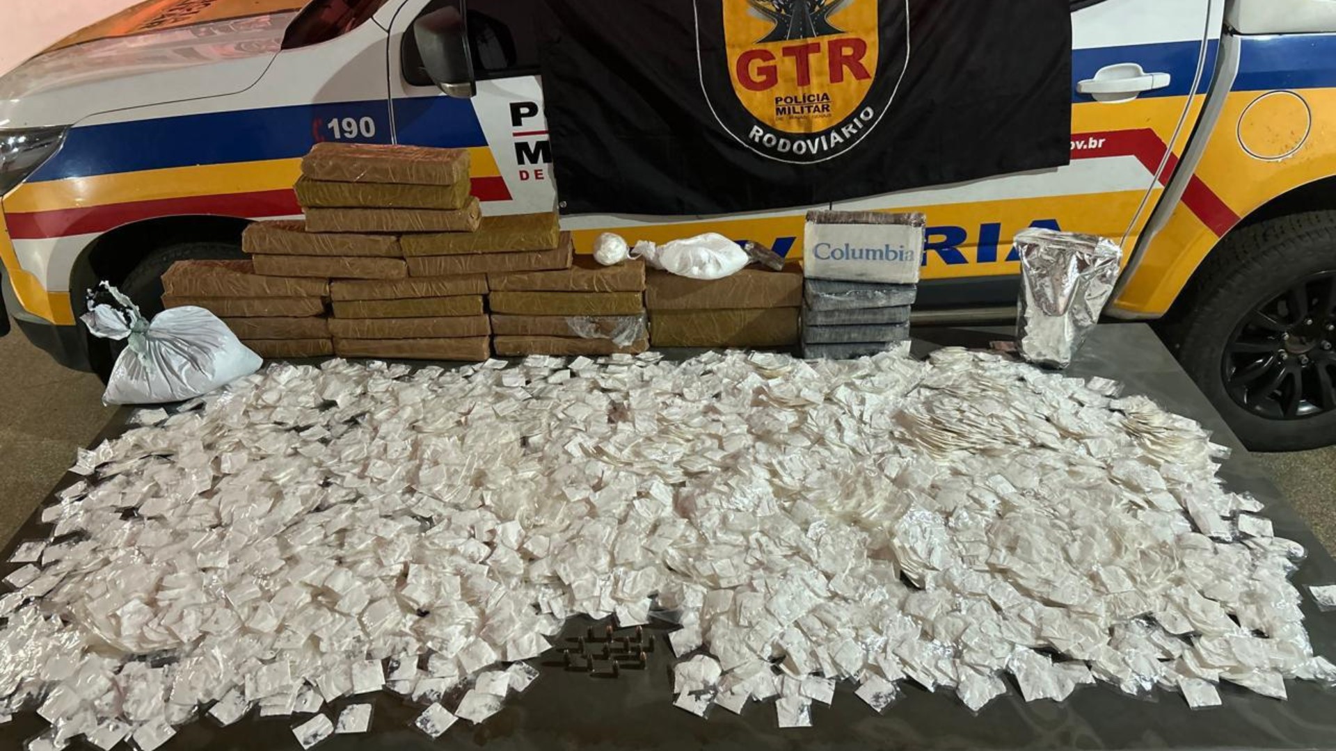 VÍDEO: Passageiro de ônibus é preso com 5 mil papelotes de cocaína