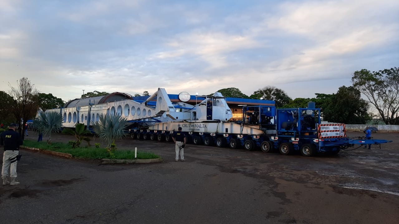 Megacarga chega a Uberlândia e segue rumo a Uberaba pela BR-050