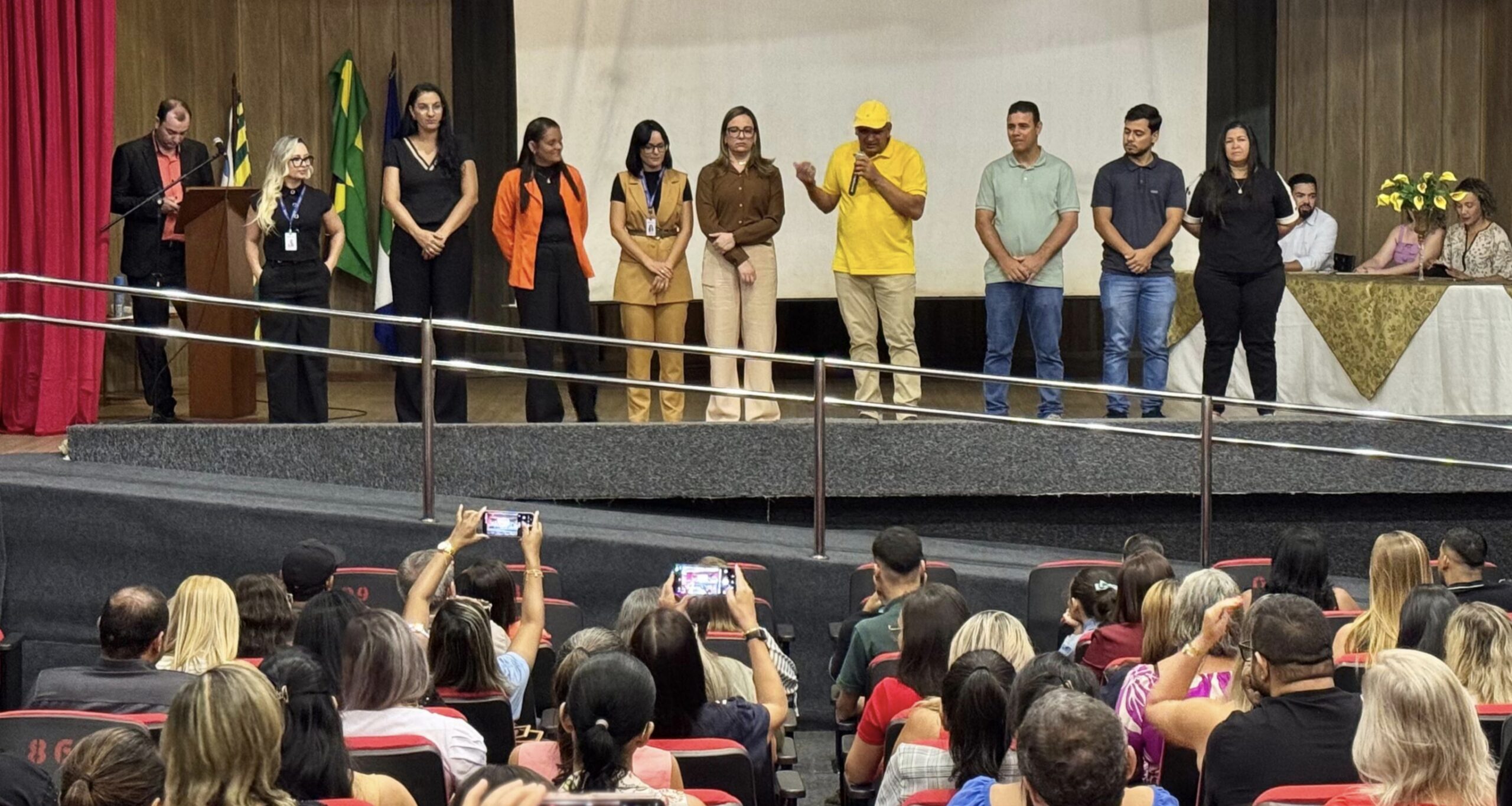 Prefeitura de Barra do Garças realiza cerimônia de posse de diretores e coordenadores de centros municipais de ensino