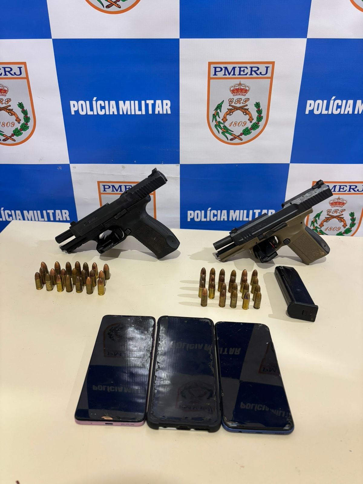Dois homens são presos com armas em Valença