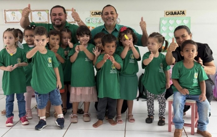 Alunos da rede municipal são beneficiados com uniformes escolares em General Carneiro
