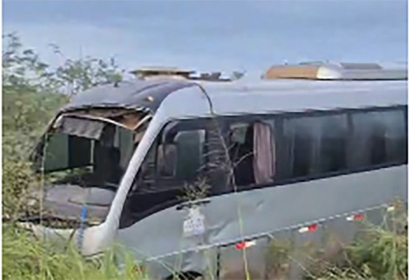 Micro-nibus de prefeitura com atletas tomba e deixa feridos em MT | FOLHAMAX