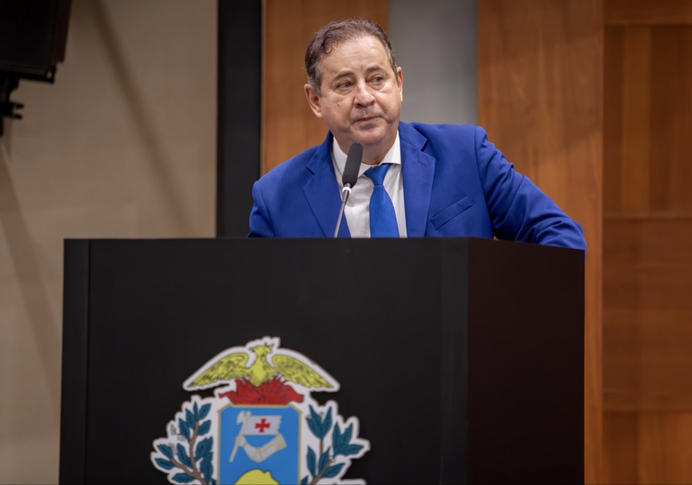 Governo sanciona lei de Dr. Eugênio que obriga uso de colete balístico flutuante por policiais em operações sobre a água