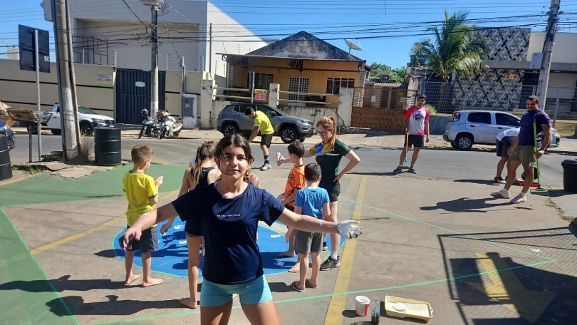 Box de Cross une pais e filhos para pintar caladas em Cuiab | FOLHAMAX