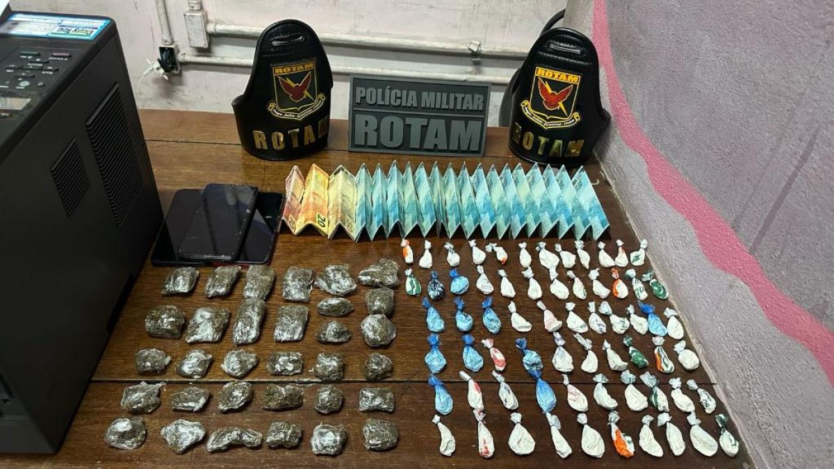 Rotam conduz homem e adolescente com porções de maconha e cocaína em Cuiabá