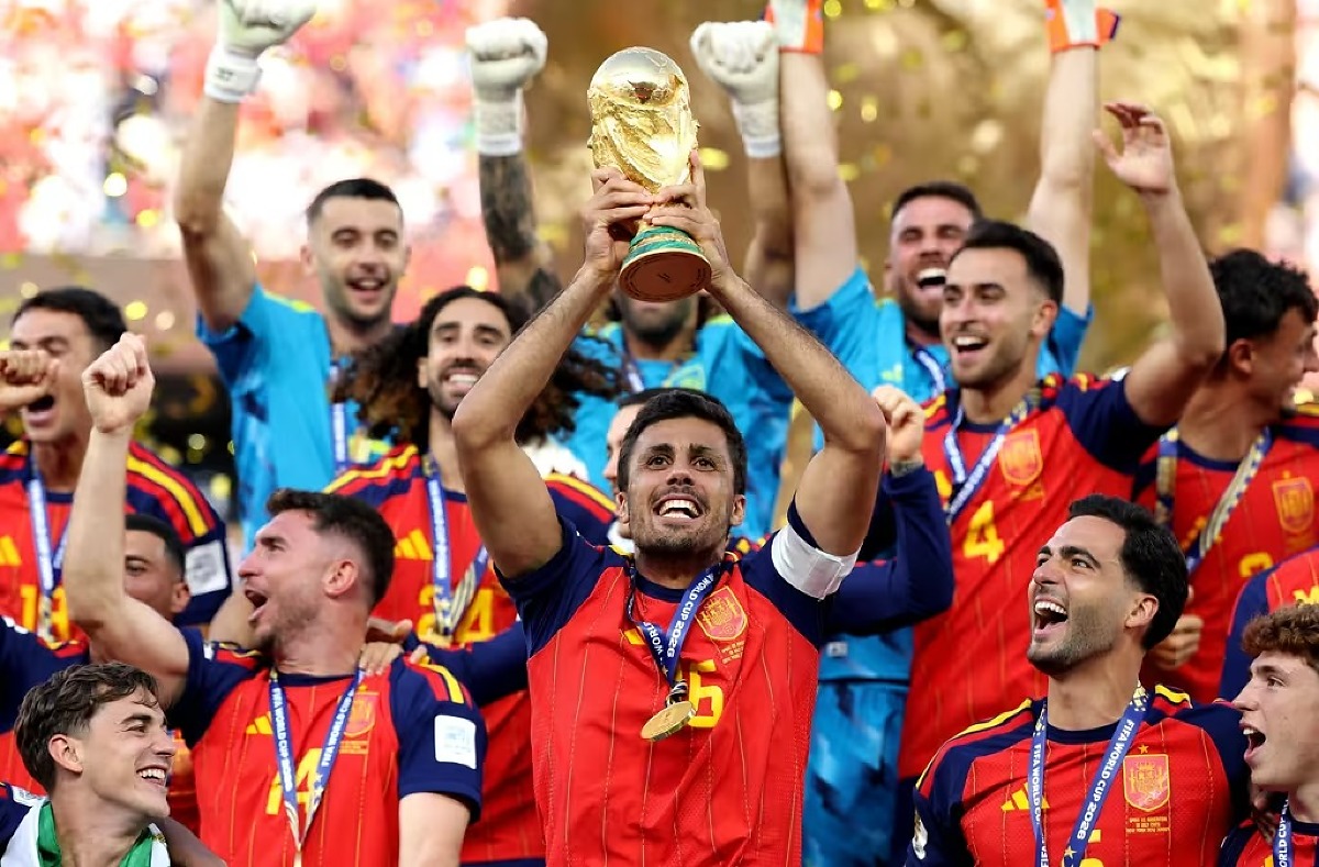  16 ANOS DEPOIS, ESPANHA BATE ARGENTINA NA PRORROGAÇÃO E LEVANTA A TAÇA DO BI MUNDIAL | Rdnews