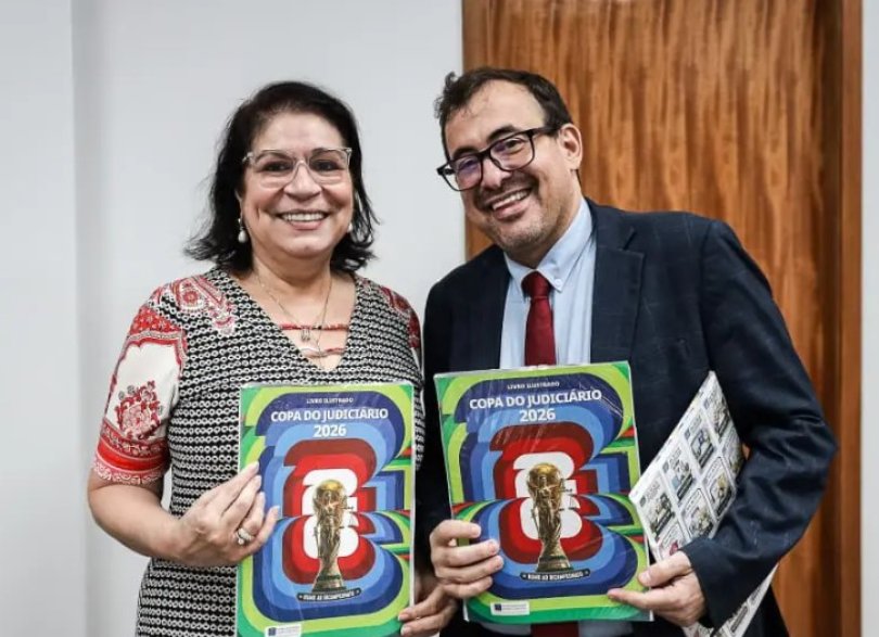 Corregedoria entrega lbum da Copa | FOLHAMAX