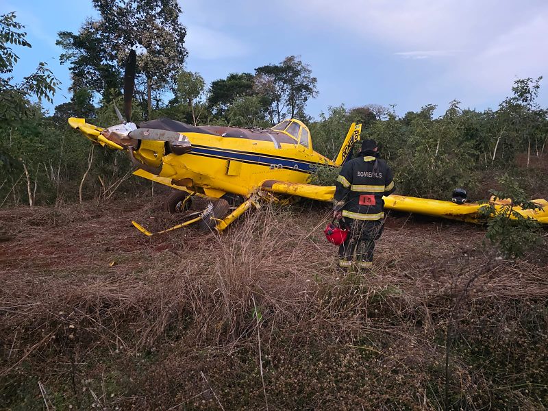Avião agrícola cai em área de vegetação e piloto é resgatado com apoio de drone em MT | Rdnews