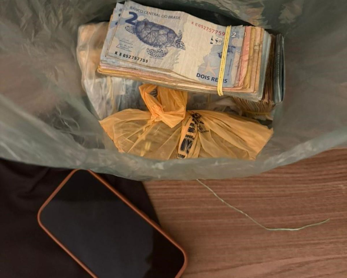 Polícia Civil apreende três veículos, joias e cerca de R$ 53 mil em dinheiro durante operação