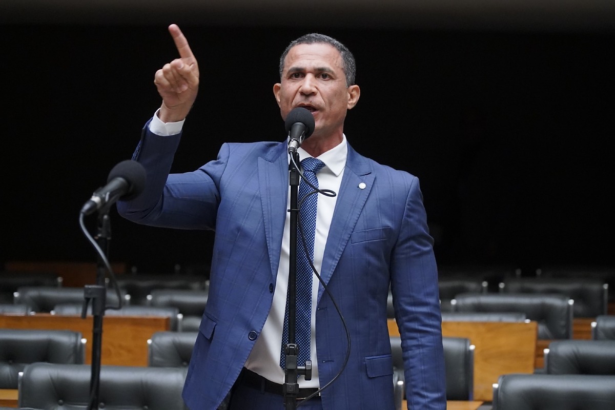 Coronel Assis critica governo Lula após China tarifar em 55% carne brasileira | Rdnews