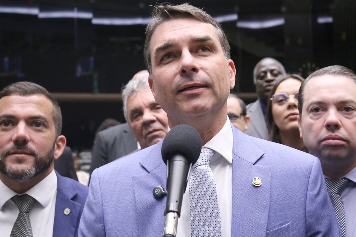 Michelle não dá sinal de trégua e Flávio admite ausência na campanha