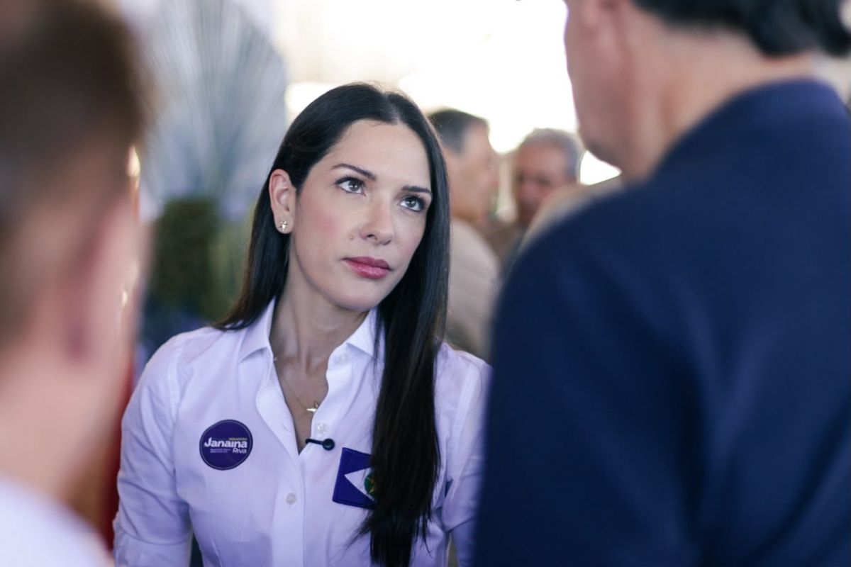 Janaina inicia campanha em encontro de fé e fala de prioridades para MT