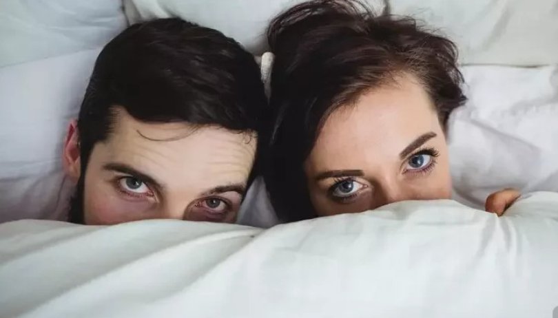 Por que algumas pessoas gostam de cuspir durante o sexo? | FOLHAMAX