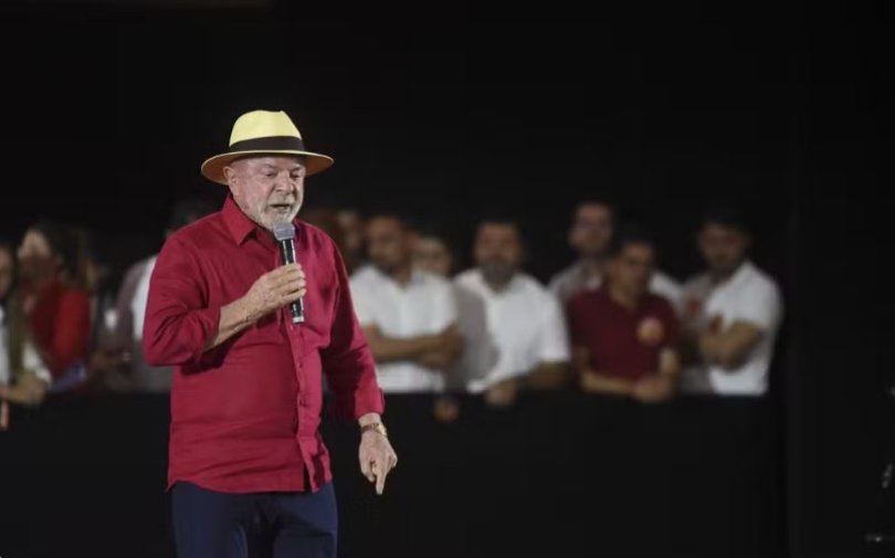 PT oficializa Lula como candidato Presidncia pela oitava vez | FOLHAMAX