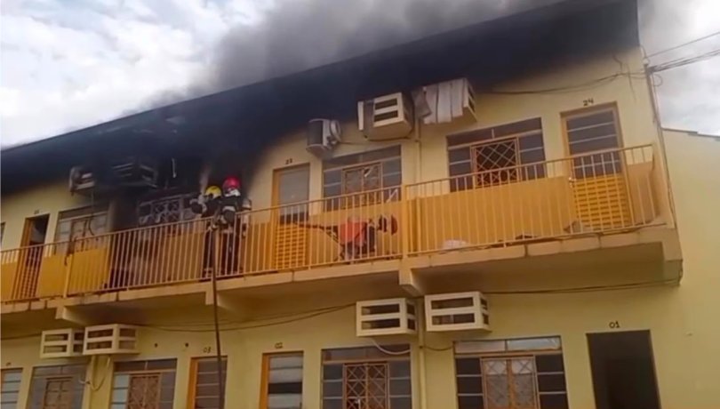 Incndio em quitinete gera tenso e mobiliza bombeiros; vdeos | FOLHAMAX