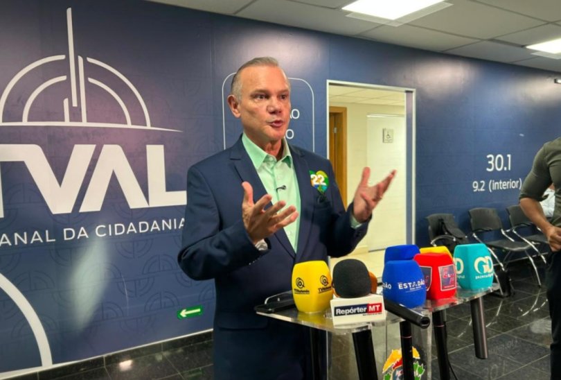 WF lembra impeachment de Dilma e Collor | FOLHAMAX