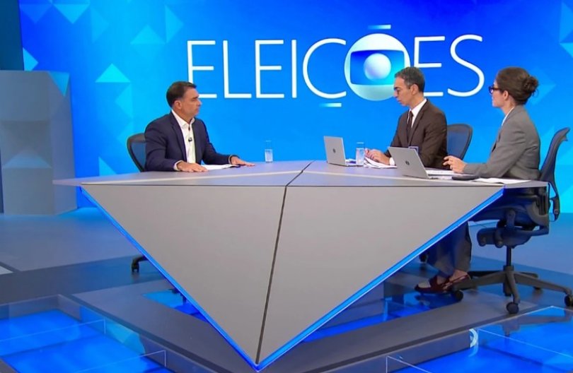 Flvio Bolsonaro ataca Lula para no explicar dinheiro de Vorcaro | FOLHAMAX