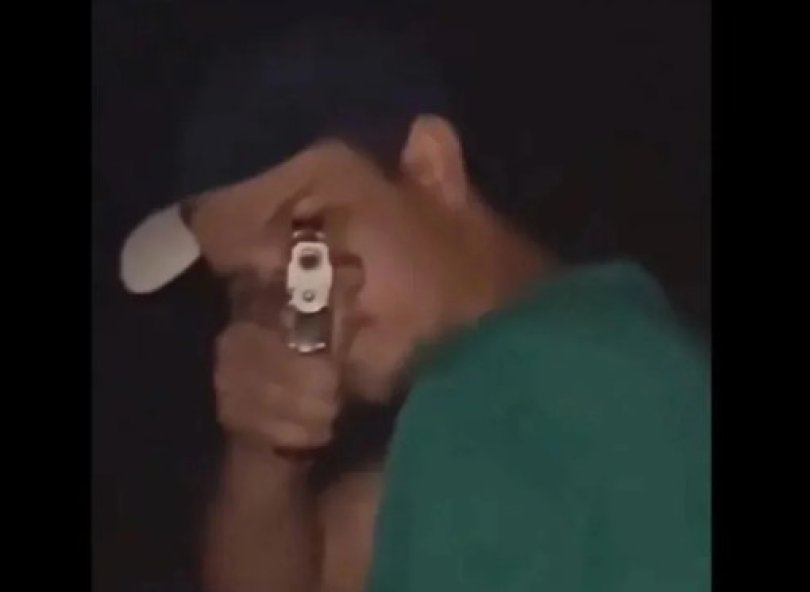 Jovem filmado ao atirar e matar namorada condenado a 19 anos | FOLHAMAX