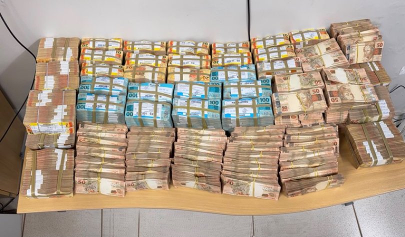 PF apreende R$ 2 milhões com empreiteiro ao deixar banco | FOLHAMAX
