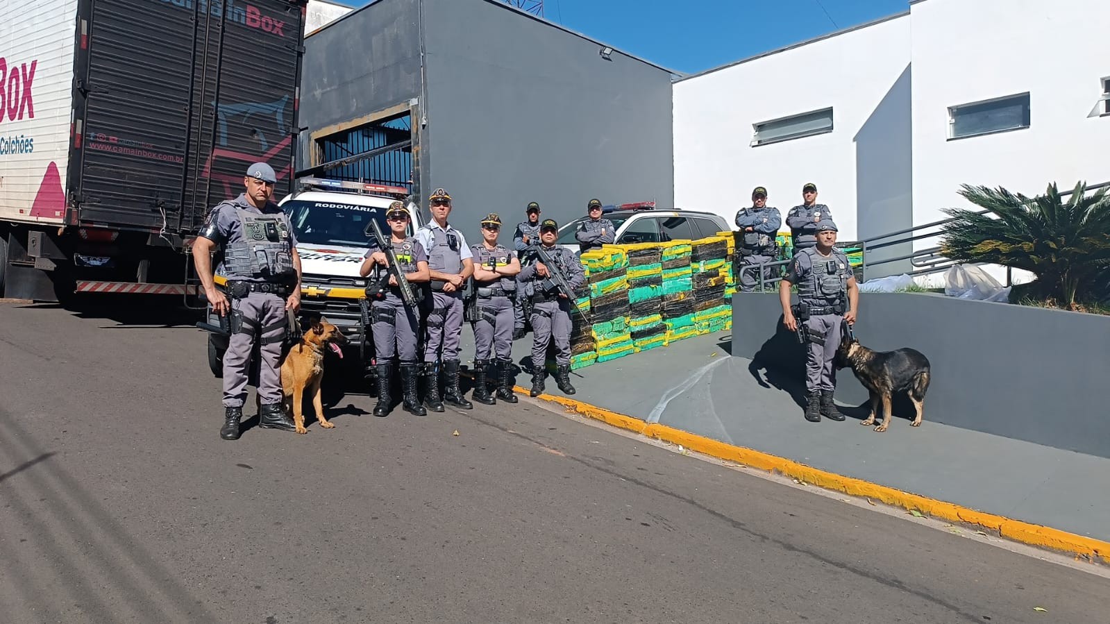 Mais de uma tonelada de drogas é apreendida durante fiscalização