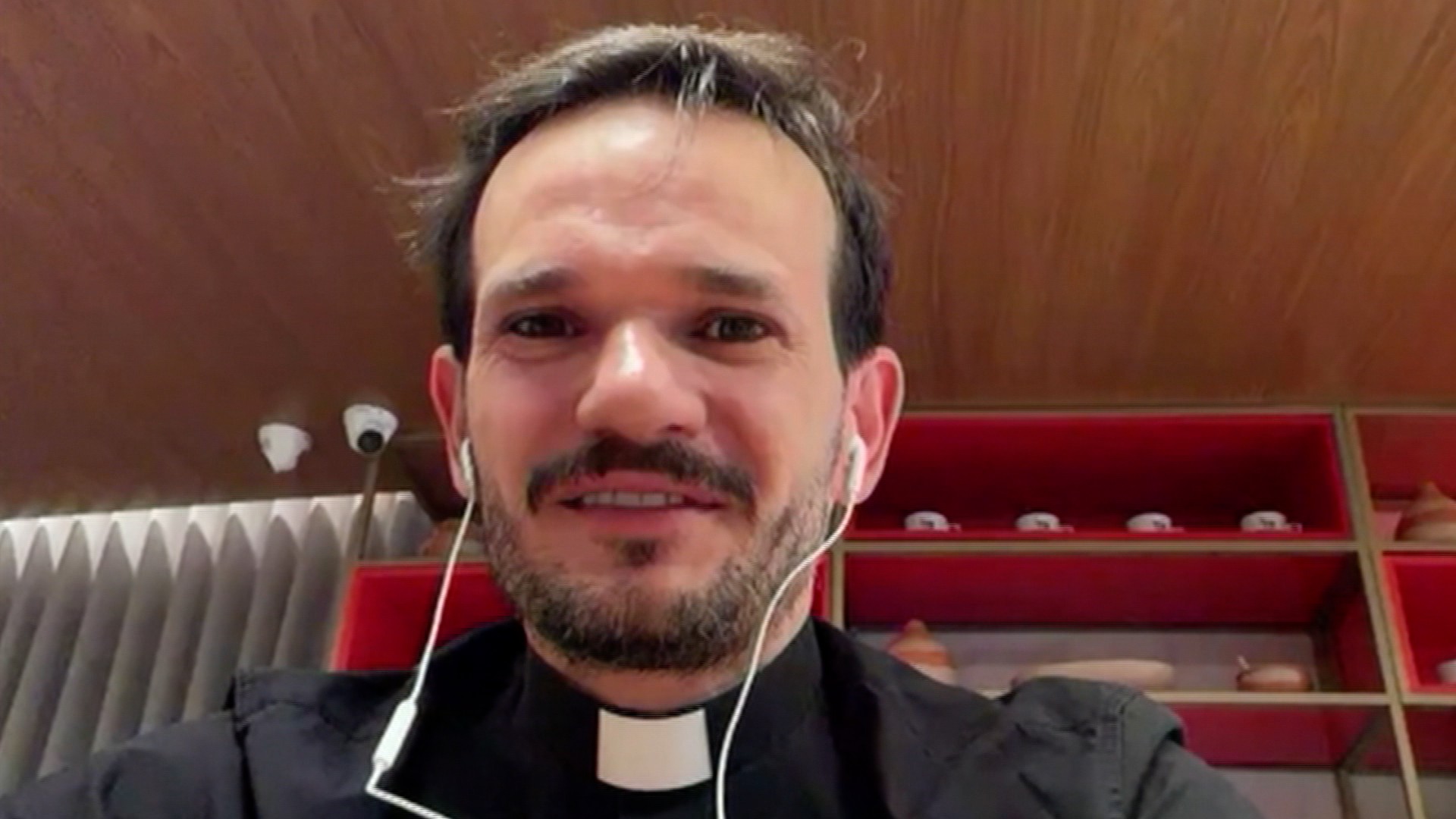 Padre Patrick: ‘Padre carrancudo e triste não atrai pessoas’