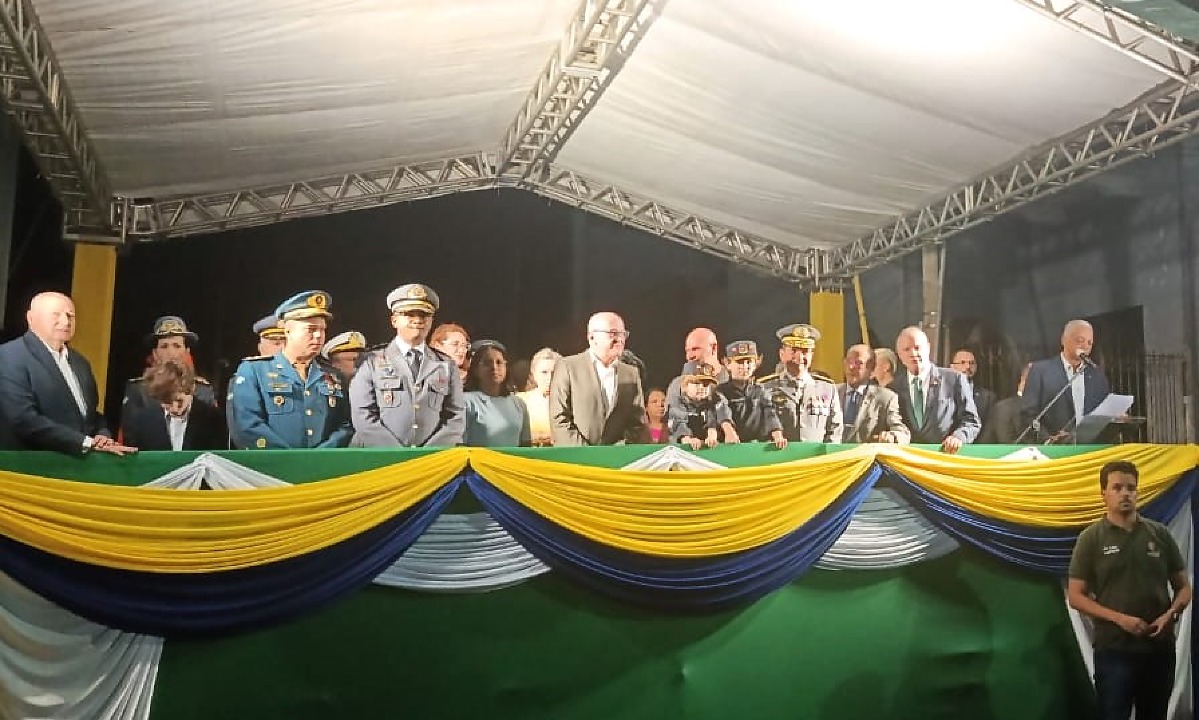 Desfile noturno reúne 20 mil em Cuiabá e Abilio cita “retomada de momento histórico”; veja vídeo | Rdnews