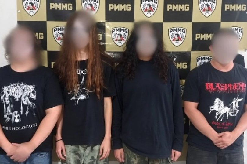 Jovens que furtaram ossos em cemitrio deixam priso aps pagarem fiana | FOLHAMAX
