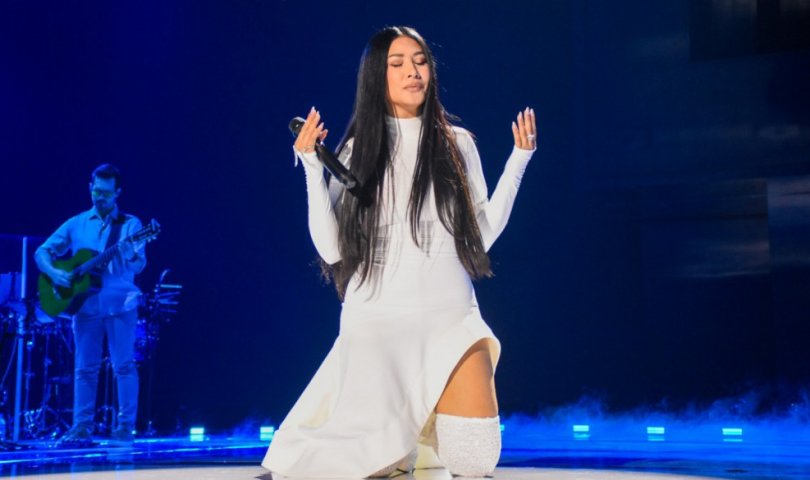 Afastada por 4 anos dos palcos, Simaria faz show e se emociona | FOLHAMAX